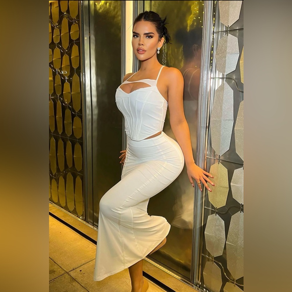 NWT She’s Just The One White Maxi Skirt Set Corset Top Maxi Skirt 🤍 SEXY FITTED